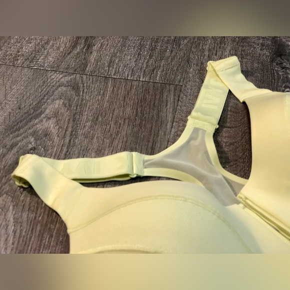 Adidas x Ivy Park - Drip 2 | Medium Support Zip Bra, Yellow Tint - Picture 7 of 10